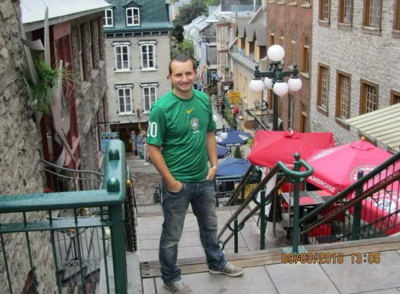 Ricardo no Canadá em 2010, trabalhando para juntar dinheiro para a primeira franquia