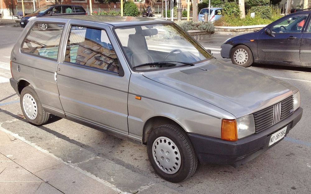 Carro popular dos anos 1980